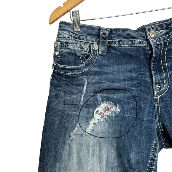 Miss Me Mid Rise Easy Crop Embellished y2K Capri Size 32 Silver Tag Distressed - Picture 12 of 13